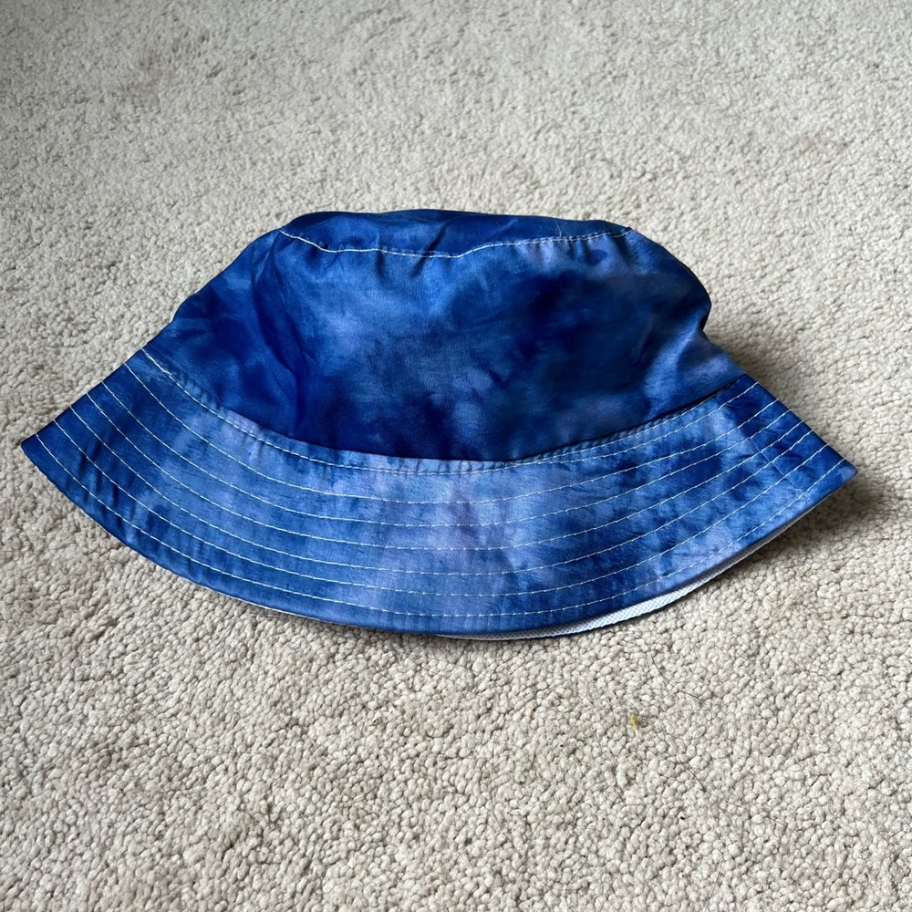 tie dye blue bucket hat
